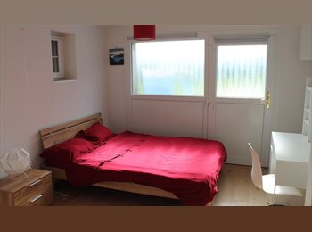 Roomgo CH - chambre avec salle de bain individuelle en-suite et accès privatif, Gros de Vaud - 690 CHF / Mois
