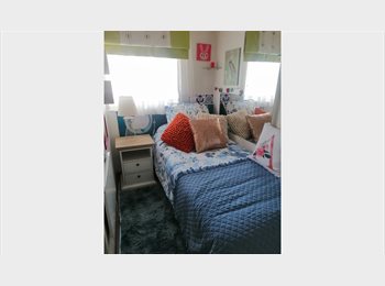 CompartoDepto CL - ARRIENDO PIEZA  PEQUEÑA, A MUJER EN SAN MIGUEL, San Miguel - CH$180.000 por mes