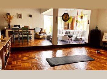 CompartoDepto CL - Habitación en casa con piscina y terraza en Las Condes, Vitacura - CH$500.000 por mes