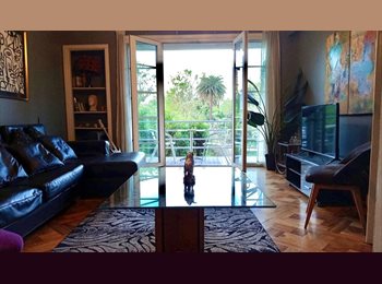 CompartoDepto CL - Amplia Gran habitación con escritorio a pasos del Metro Bellas Artes., Santiago Centro - CH$350.000 por mes