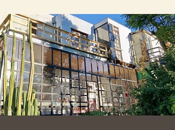 CompartoDepto CL - casona compartida en el cerro Yungay, con terraza común con excelente vista al puerto al mar y cerro, Valparaíso - CH$190.000 por mes