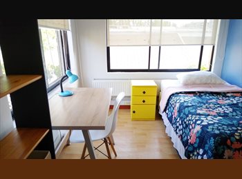 CompartoDepto CL - 1 AGOSTO 2026: Para mujer estudiante en residencia universitaria en Las Condes - Metro Los Dominicos, Vitacura - CH$385.000 por mes