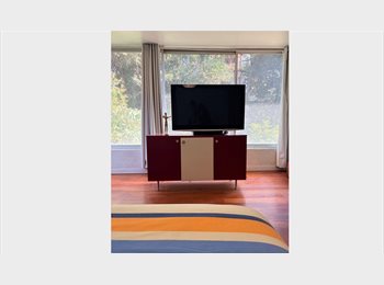 CompartoDepto CL - Habitación grande y muy luminosa, con baño privado en Los Leones. Edificio con estacionamiento., Providencia - CH$550.000 por mes