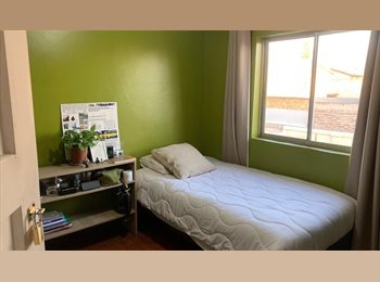 CompartoDepto CL - Pieza Grande + Estacionamiento Exterior, bodegas., Independencia - CH$250.000 por mes