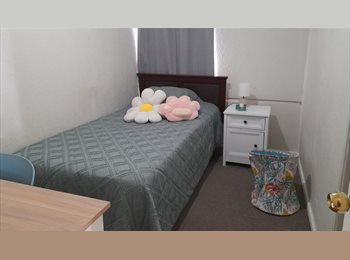 CompartoDepto CL - Depto compartido solo con mujeres a pasos de Metro U. Católica, Santiago Centro - CH$300.000 por mes