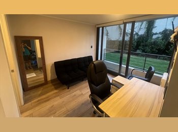 CompartoDepto CL - ¡Se arrienda pieza amplia a pasos del Metro San Alberto Hurtado!, Estacion Central - CH$200.000 por mes