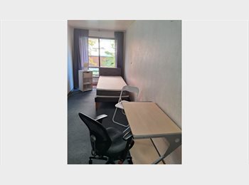 CompartoDepto CL - Pieza a dos cuadras del metro Ines de Suarez, Providencia - CH$330.000 por mes