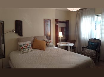 CompartoDepto CL - Habitación Grande con Cama King y 2 closets. Depto con patio en Sta isabel., Santiago Centro - CH$330.000 por mes