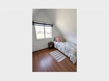 CompartoDepto CL - Pieza amoblada en excelente ubicación – cómoda y luminosa, Puerto Montt - CH$190.000 por mes