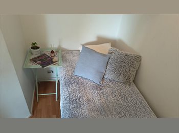 CompartoDepto CL - ARRIENDO DORMITORIO PEQUEÑO, SOLO CHICAS, EN LAS CONDES, QUEDA CERCA DEL METRO L1, CERCANO A COMERCI, Vitacura - CH$260.000 por mes
