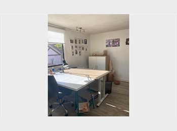 CompartoDepto CL - Arriendo pieza más amplio escritorio, Vitacura - CH$500.000 por mes