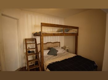 CompartoDepto CL - Habitación en casa para dos personas con estacionamiento, Independencia - CH$319.999 por mes