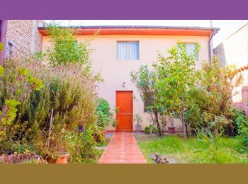 CompartoDepto CL - Habitación amoblada para Estudiante Mujer | A pasos del Metro Einstein , Recoleta - CH$240.000 por mes
