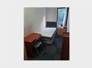 CompartoDepto CL - Pieza a dos cuadras del metro Ines de Suarez, Providencia - CH$270.000 por mes