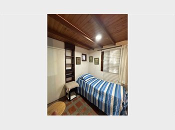 CompartoApto CO - ApartaEstudioHabitacion#4 con cocineta y baño privado  en Barrio Aguacatala,POBLADO, Envigado - COP$ 1.200.000 por mes