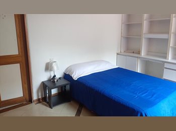 CompartoApto CO - Habitación con baño privado en Laureles, Medellín - COP$ 1.200.000 por mes