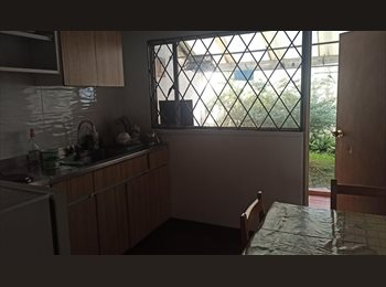 CompartoApto CO - Habitación temporal con parqueadero (servidumbre), Bogotá - COP$ 900.000 por mes