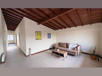 CompartoApto CO - Habitación principal con baño privado cinco minutos de unicentro, Medellín - COP$ 1.200.000 por mes