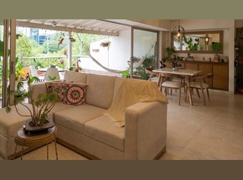 CompartoApto CO - Segundo piso en Penthouse Amoblado en El Poblado | Piso Privado: Habitación + Baño + Estudio., Envigado - COP$ 1.900.000 por mes