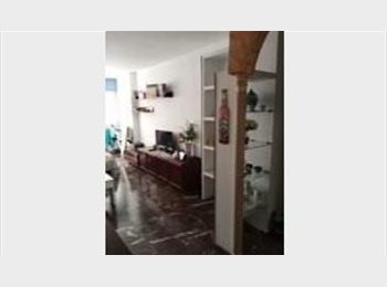 Roomgo ES - Piso para Chicas Estudiantes o Trabajadoras, Granada - 375 € por mes
