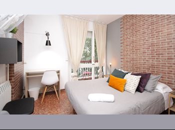 Roomgo ES - RH3-R15 Habitación en el centro de Barcelona con servicio de limpieza en las zonas comunes incluido!, Eixample - 940 € por mes