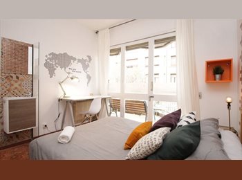 Roomgo ES - RH3-R4 ¡Habitación en el centro de Barcelona con servicio de limpieza en las zonas comunes incluido!, Eixample - 1.050 € por mes