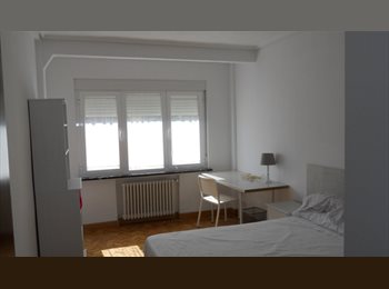 Roomgo ES - Habitacion amplia y soleada, Salamanca - 330 € por mes