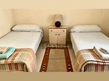 Roomgo ES - Habitación doble larga temporada, Torremolinos - 600 € por mes