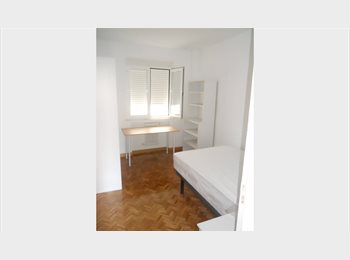 Roomgo ES - Habitacion amplia y confortable, Salamanca - 310 € por mes