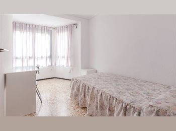 Roomgo ES - Piso en Altabix, Elche - 245 € por mes