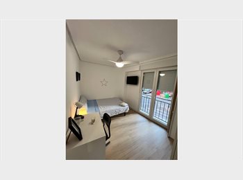 Roomgo ES - Tu nuevo hogar te espera ¡Contáctanos ahora!, Elche - 320 € por mes