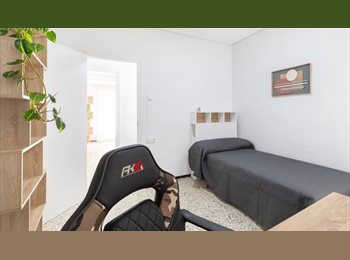 Roomgo ES - Habitaciones en el centro de Elche para estudiantes y trabajadores, Elche - 375 € por mes