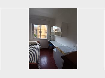 Roomgo ES - Habitación Cómoda en Piso Compartido, Los Giles - 390 € por mes
