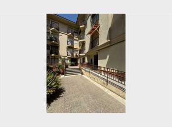 Roomgo ES - Piso de 2 habitaciones en el centro, Granada - 450 € por mes