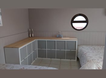 Roomgo ES - Habitacion doble en chalet con jardin y piscina, España - 450 € por mes