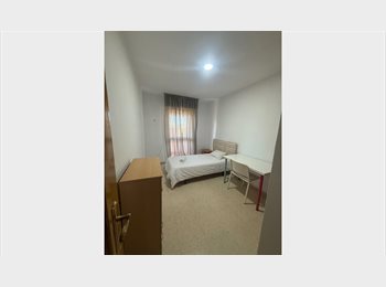 Roomgo ES - Se alquila habitación en piso compartido (Coliving) de convivencia tranquila, Malaga - 450 € por mes