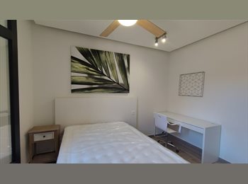 Roomgo ES - HABITACIÓN CON BALCÓN A LA CALLE, MUY LUMINOSO. ALQUILER DE LARGA TEMPORADA, Centro Ciudad - 700 € por mes