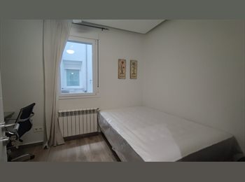 Roomgo ES - YA DISPONIBLE. HABITACIÓN CON VENTANA A PATIO AMPLIO, LUMINOSO. ALQUILER DE LARGA TEMPORADA, Centro Ciudad - 675 € por mes