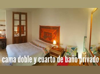 Roomgo ES - Habitaciones, excelente ubicación, baño privado, balcón, Granada - 333 € por mes