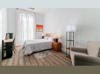 Roomgo ES - Habitación premium con baño compartido en piso recién reformado en el centro de Barcelona, Eixample - 1.300 € por mes