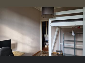 Roomgo ES - Habitación doble con balcón en el centro de Barcelona, Eixample - 650 € por mes