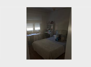 Roomgo ES - Alquilo habitación cercana al centro y al campus río ebro bien comunicada, Zaragoza - 300 € por mes