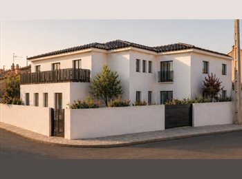 Roomgo ES - Suites privadas premium con baño propio. Próxima apertura en Villacañas, España - 500 € por mes