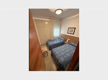 Roomgo ES - Spacious room with your own private bathroom, Maresme - 500 € por mes