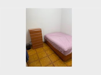 Roomgo ES - Habitación interior cama queen, Ciutat Vella - 530 € por mes