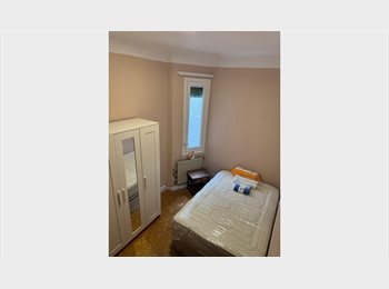 Roomgo ES - Piso compartido en Argüelles · Habitación grande con balcón disponible, Moncloa - 600 € por mes