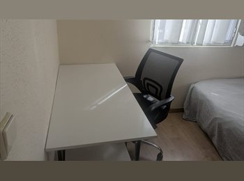 Roomgo ES - Habitación Luminosa para cuatro meses, Usera - 400 € por mes