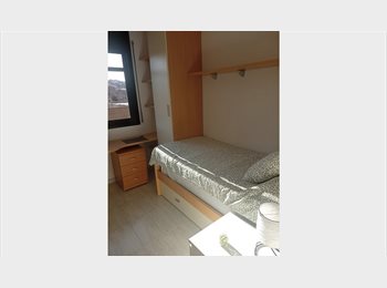 Roomgo ES - Habitación con mucha luz, acogedora y práctica., Santa Coloma de Gramanet - 430 € por mes