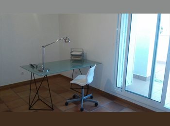 Roomgo ES - Amplia habitación con acceso a gran terraza, Esplugues - 520 € por mes
