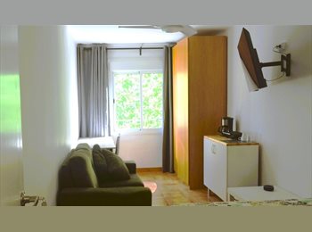 Roomgo ES - Habitación grande, con llave, exterior, cama doble... Especial para persona joven, estudiante/trabaj, L'hospitalet - 500 € por mes